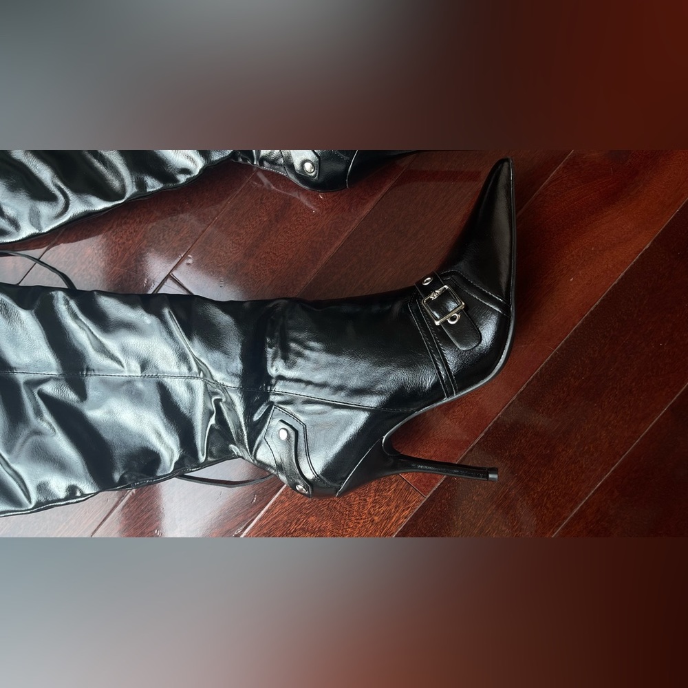 Trending Buckle Stiletto Heeled Classic Black Fall Boots, size 8 - Picture 5 of 8